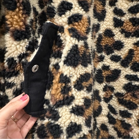 J. Crew Vintage Leopard Print Fleece. Oversized,cozy trendy modern closet staple - Picture 2 of 9